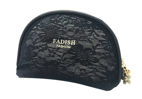 ブラックレースのバッグ